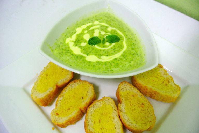 Fresh and Healthy Spinach Soup Recipe